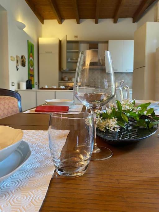 Appartamento La Casa Nel Borgo Angera Esterno foto