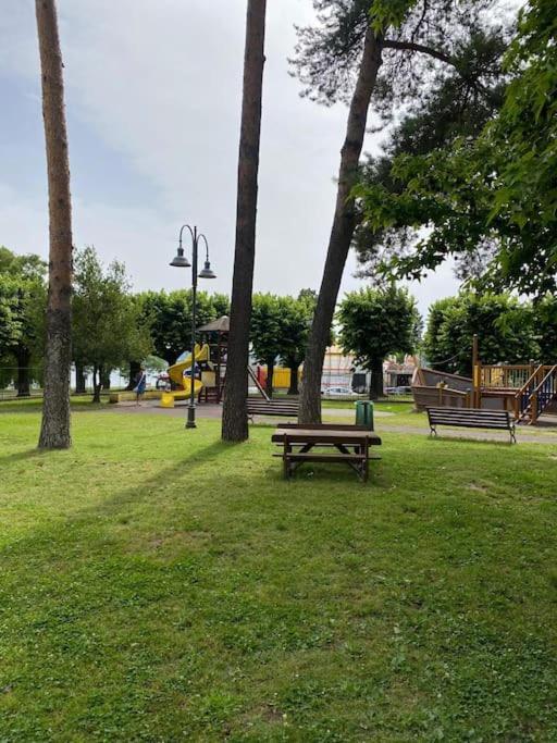 Appartamento La Casa Nel Borgo Angera Esterno foto