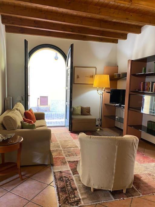Appartamento La Casa Nel Borgo Angera Esterno foto