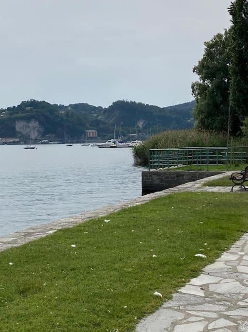 Appartamento La Casa Nel Borgo Angera Esterno foto