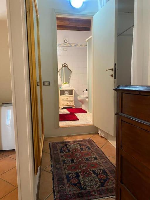 Appartamento La Casa Nel Borgo Angera Esterno foto
