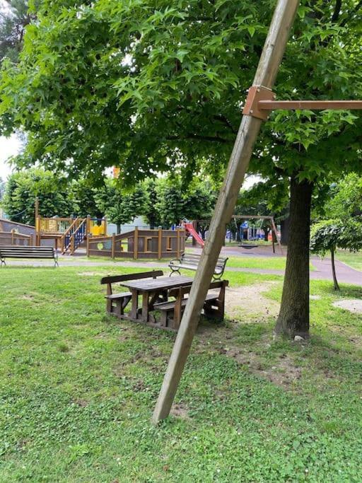 Appartamento La Casa Nel Borgo Angera Esterno foto