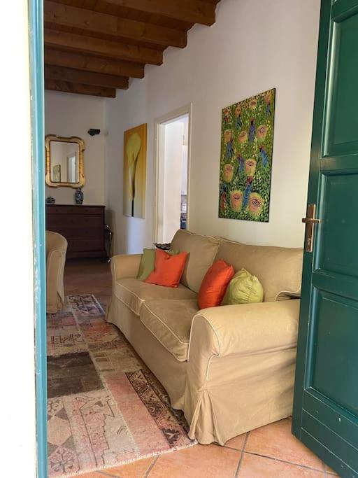 Appartamento La Casa Nel Borgo Angera Esterno foto