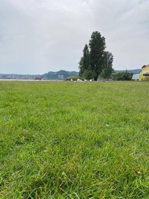 Appartamento La Casa Nel Borgo Angera Esterno foto